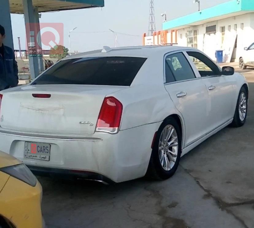 کرایسلەر 300